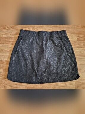 Orvis Women's Black Rose Pattern Skort Size M
